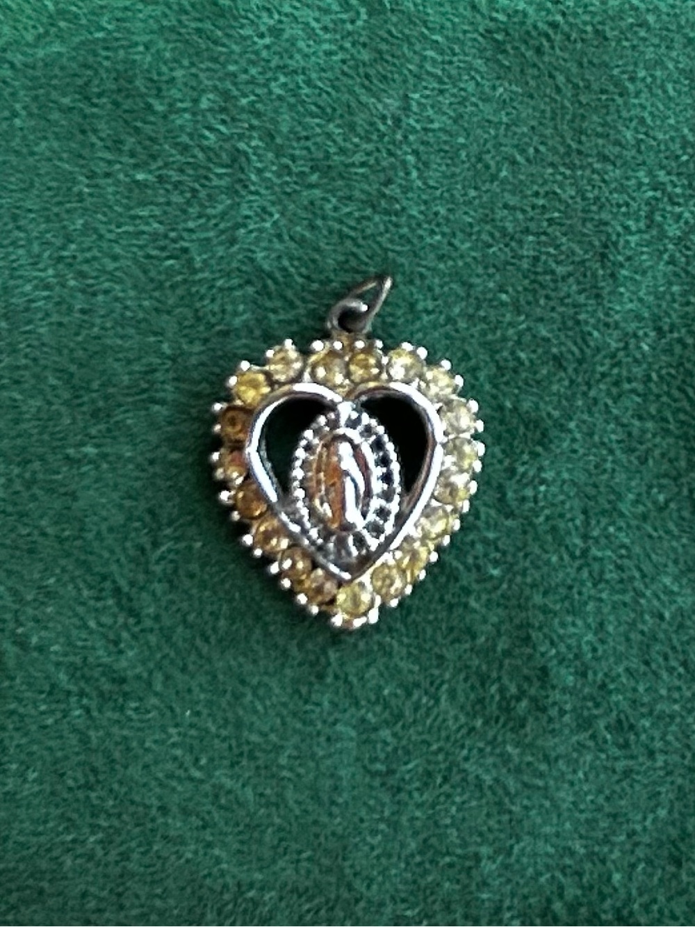 ✝️Heart-Shaped St Mary Pendant Necklace - Gold Tone with Clear Crystals - Picture 4 of 8